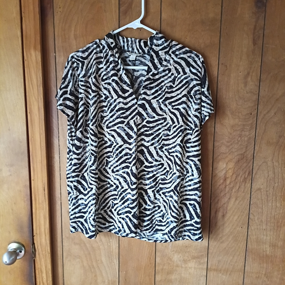 Cato Animal Print Blouse Women’s Size L Short Sleeve V-Neck Top